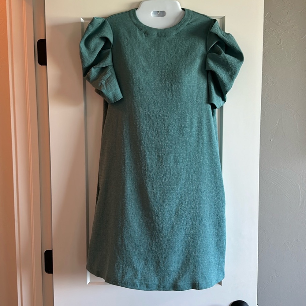 Cute back-to-school dress! 🩵